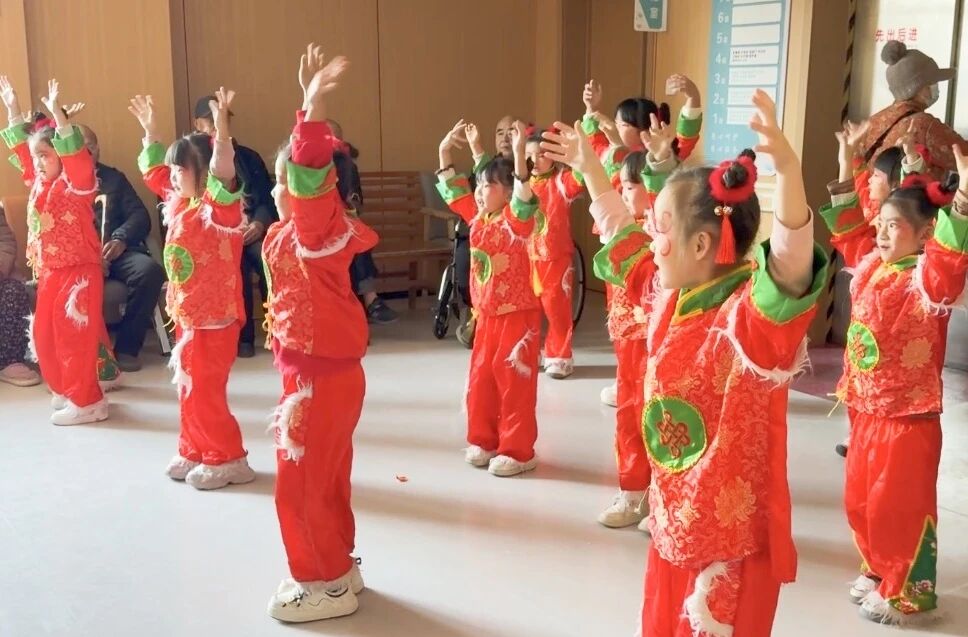 童心舞韵庆元旦——南院区医养中心迎来“萌娃暖心演出团”
